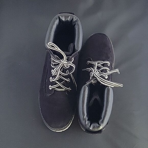 CHARLOTTE RUSSE ROUND TOE LACE-UP CLOSURE WOMEN"S BOOT - Picture 6 of 16